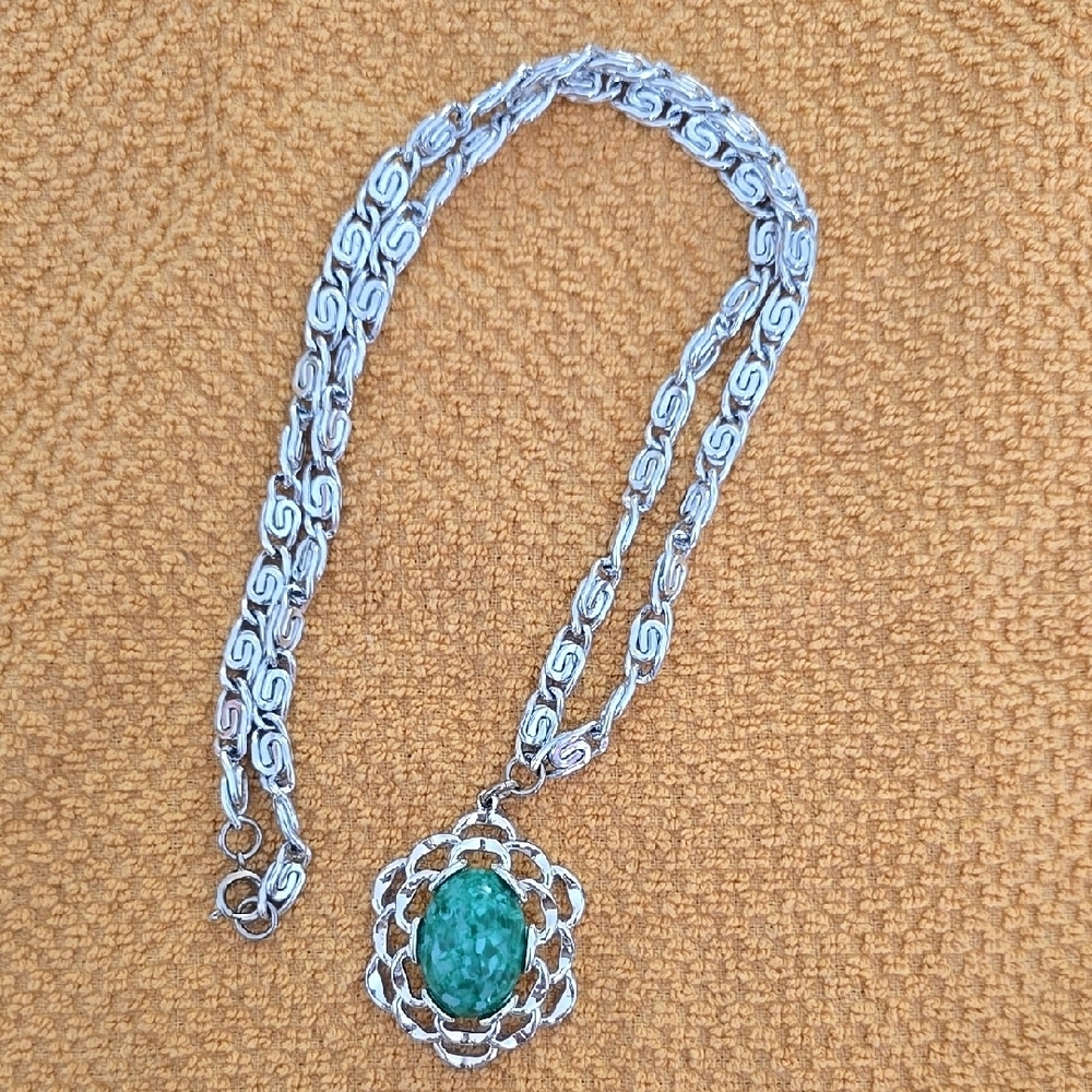 1974 Sarah Coventry Flattery Pendant With Chain